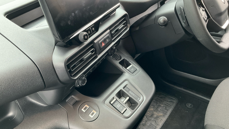 Peugeot Partner E-Standard 100kW 52kWh Asphalt Van Auto